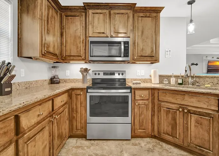 Nice 4-Bedroom Home 15 Mins From The Beach