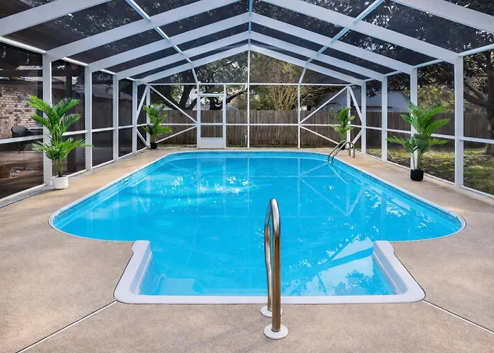 Pool House, Short Drive To Beach, Grill, Smart Tv